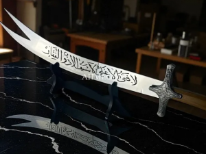 Hz. Ali’nin Zülfikar Kılıcının Tarihi ve Manevi Önemi Hz. Ali’nin Zülfikar Kılıcının Tarihi ve Manevi Önemi